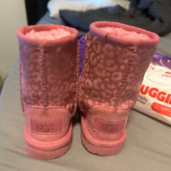 Pink cheetah Uggs toddler girl - Picture 2 of 3